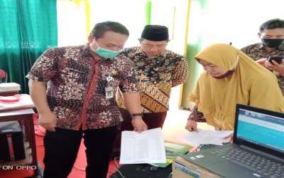 Kasi kurikulum dan Kesiswaan Kanwil Kemenag Jateng berkunjung ke MTs Negeri 1 Demak