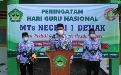 Peringatan Hari Guru Nasional dan HUT PGRI ke 76 di MTsN 1 Demak